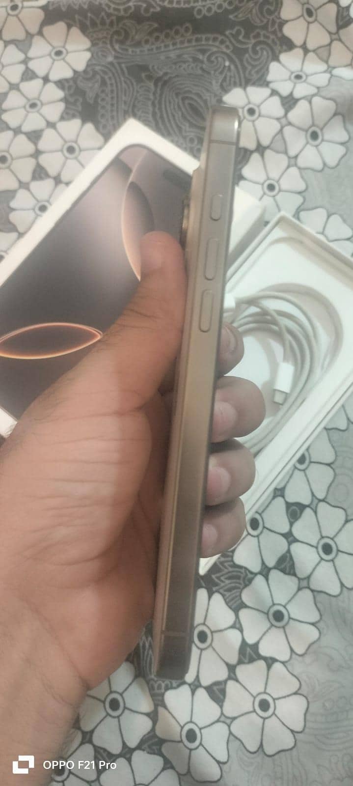 Apple iPhone 16 Pro Max 1