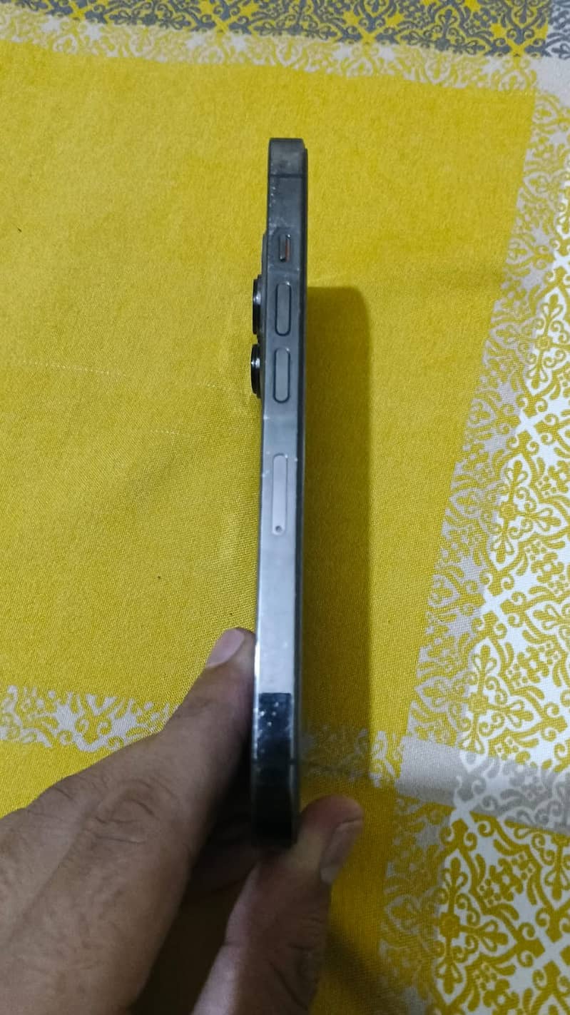 Apple iPhone 13 Pro 4