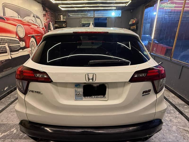 2017 model Vezel RS 1