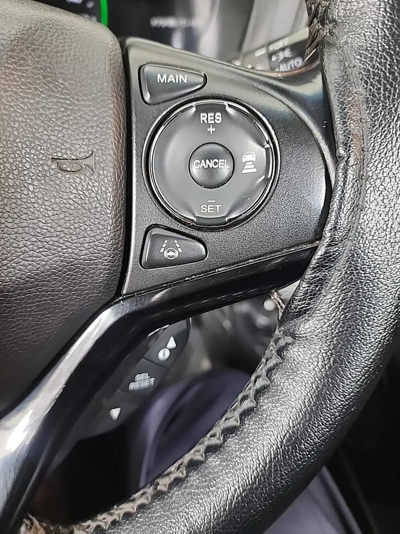2017 model Vezel RS 4