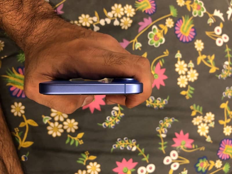 Apple iPhone 16 Plus 2