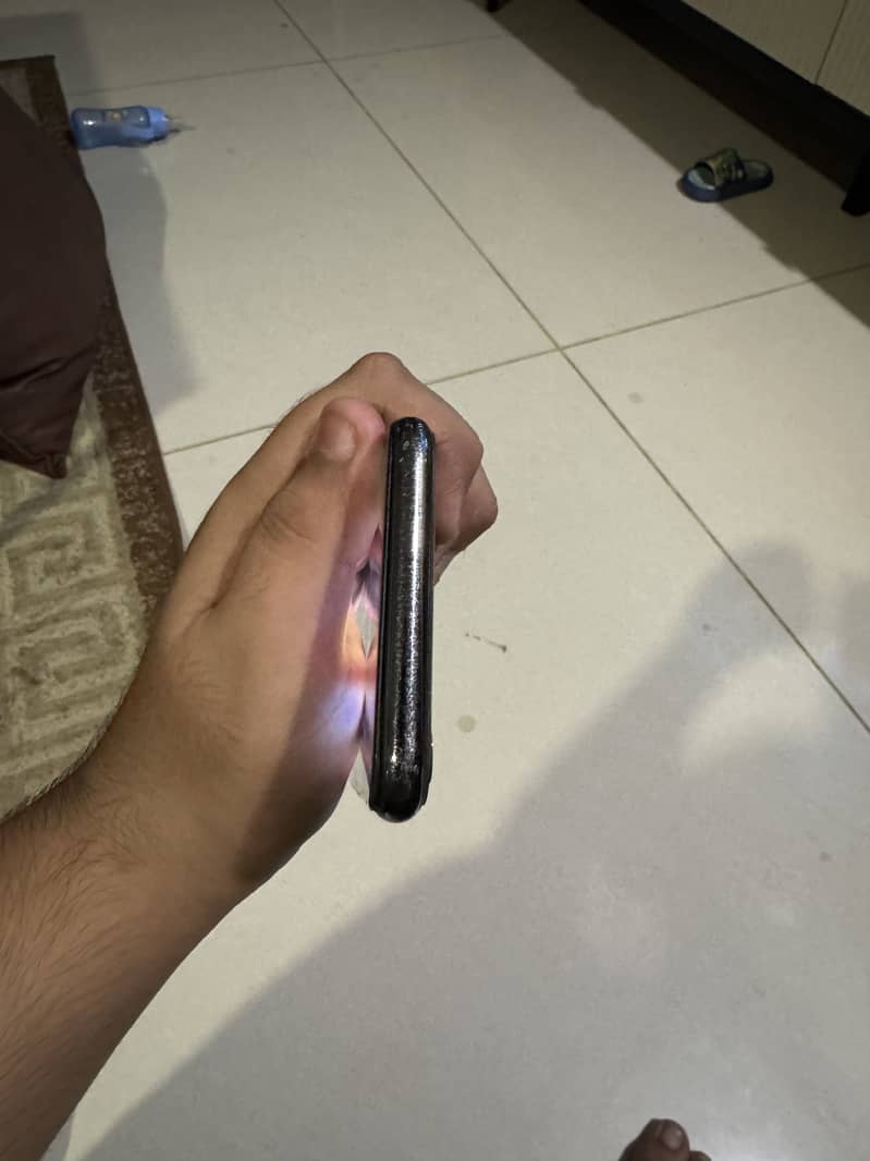 Apple iPhone X 4