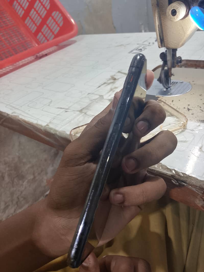 Apple iPhone X 3