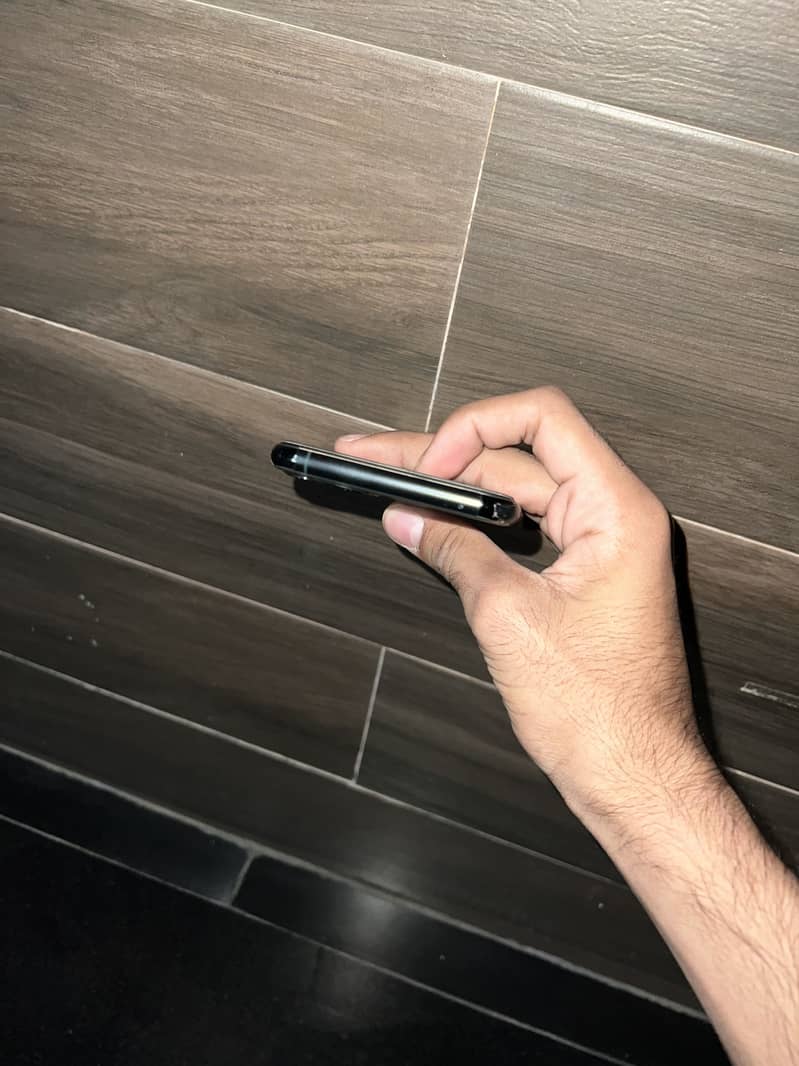 Apple iPhone 11 Pro Max 1