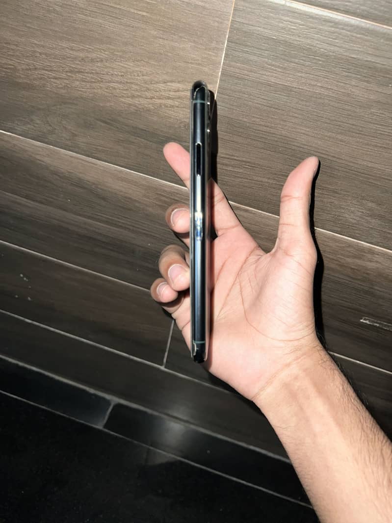 Apple iPhone 11 Pro Max 2