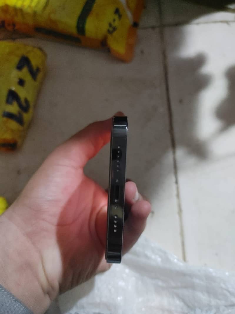 Apple iPhone 13 Pro Max 3