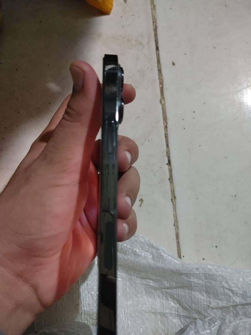 Apple iPhone 13 Pro Max 4