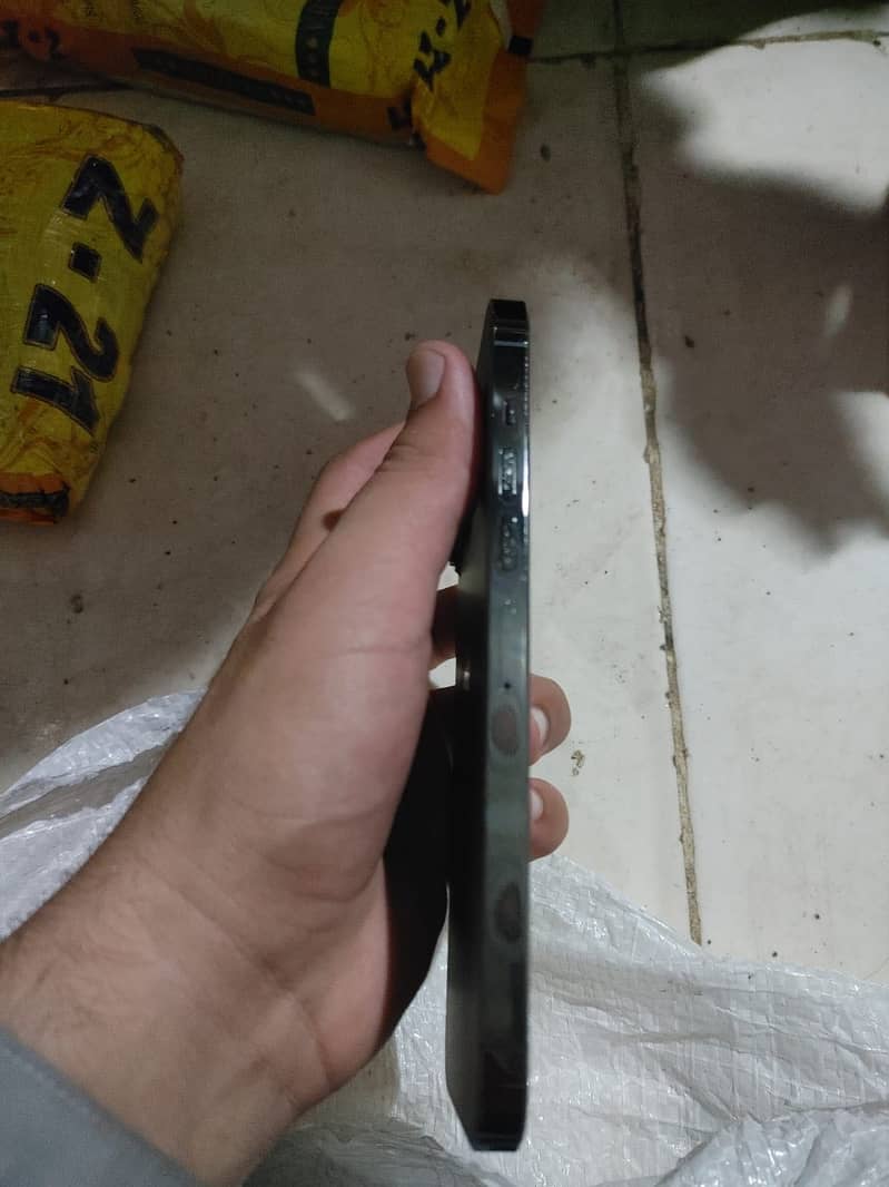 Apple iPhone 13 Pro Max 5
