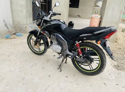 Suzuki 125 GSX Black