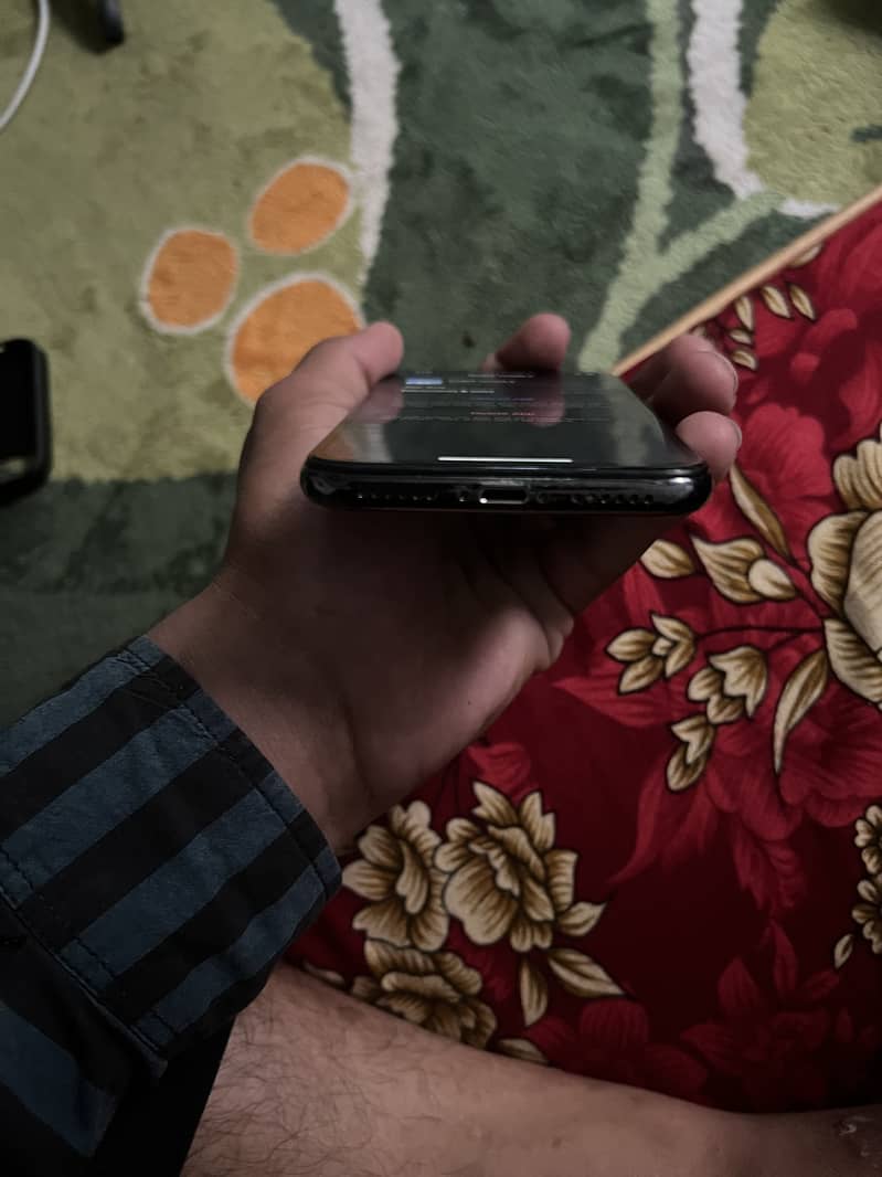 Apple iPhone X 3