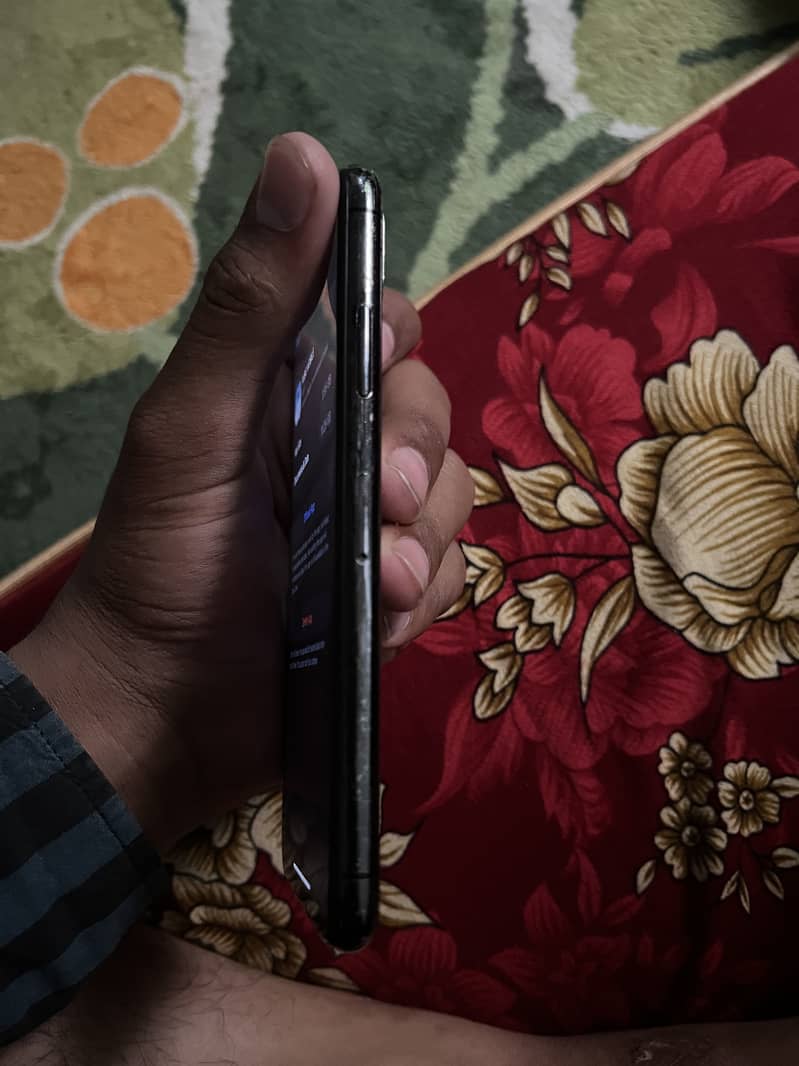 Apple iPhone X 35
