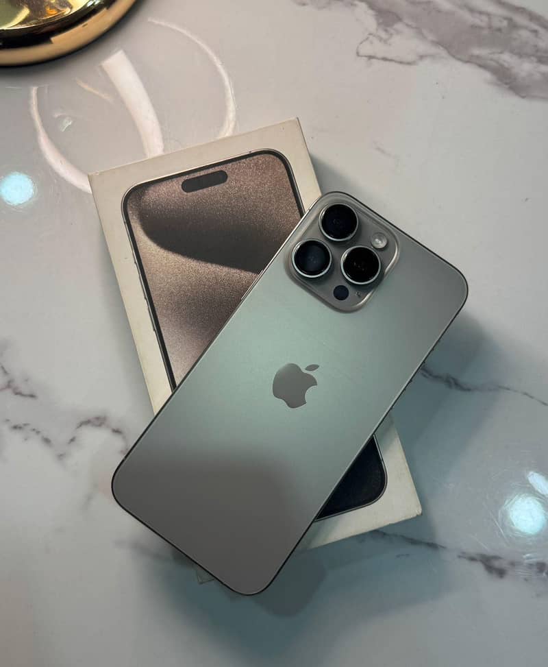 Apple iPhone 15 Pro Max 0