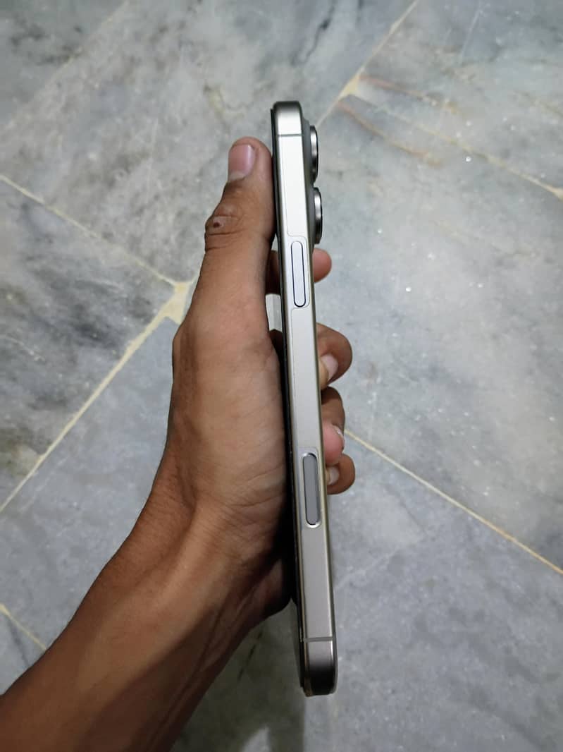 Iphone 16 PRO MAX 1