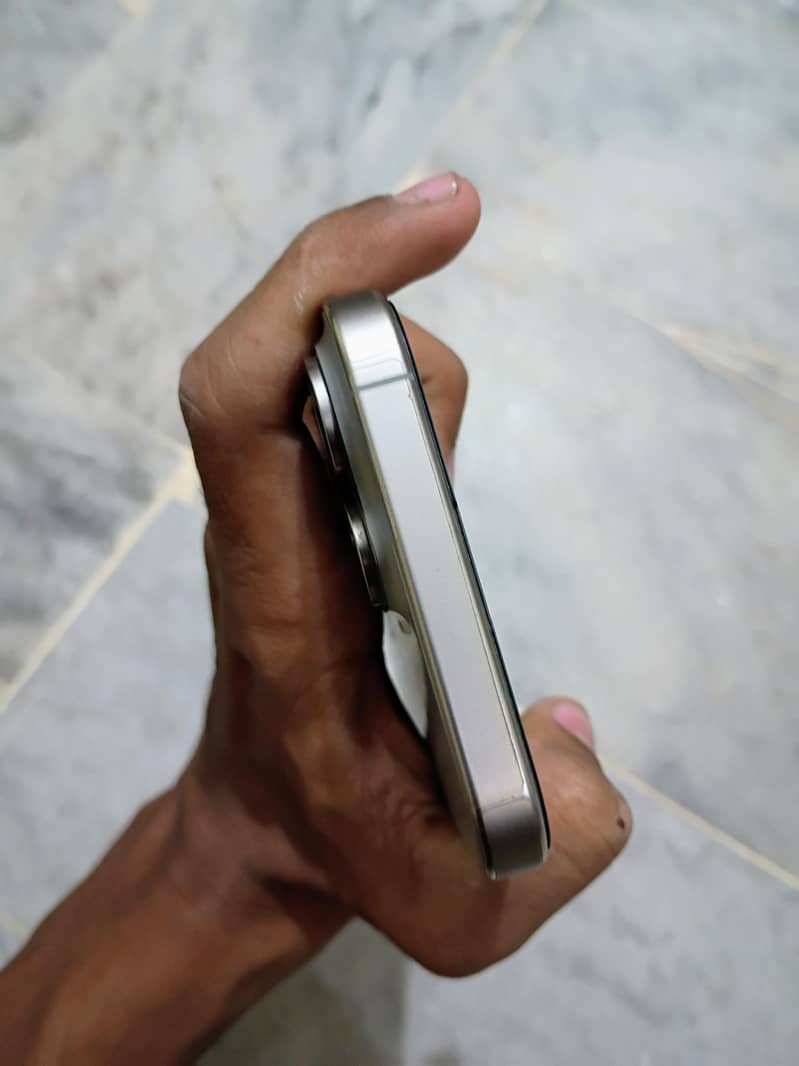 Iphone 16 PRO MAX 3