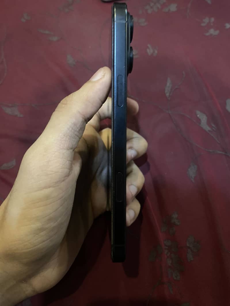 Apple iPhone 16 Pro Max 2