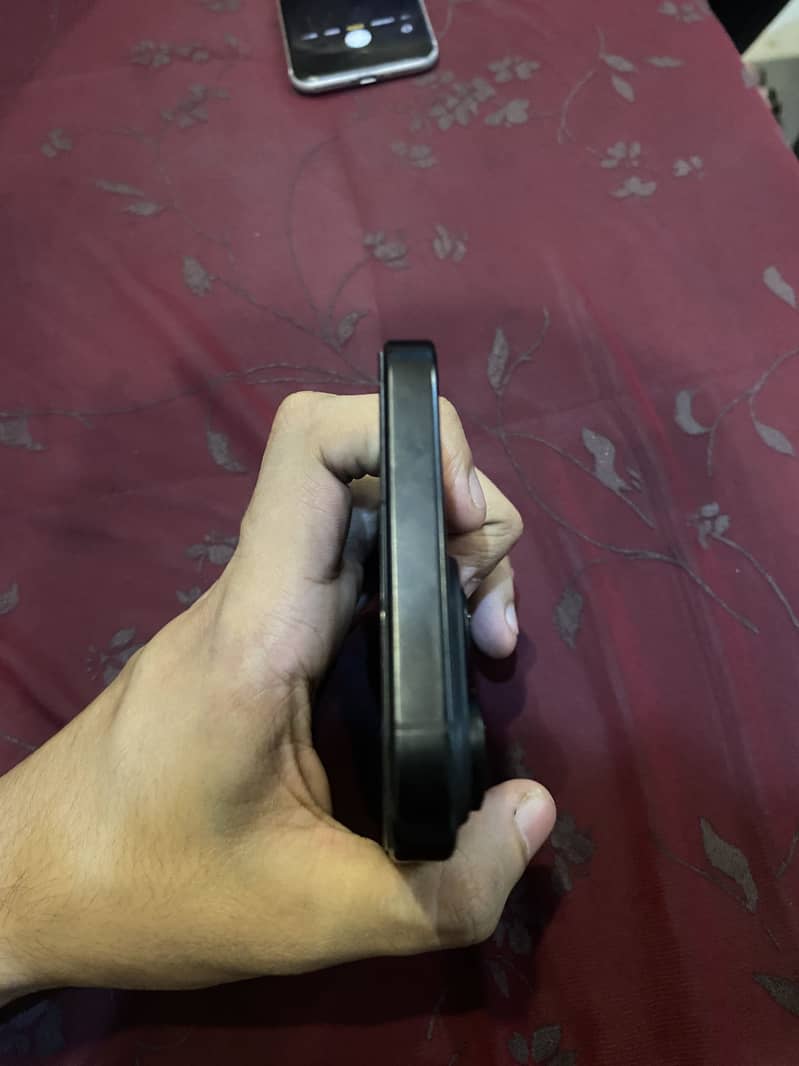 Apple iPhone 16 Pro Max 4