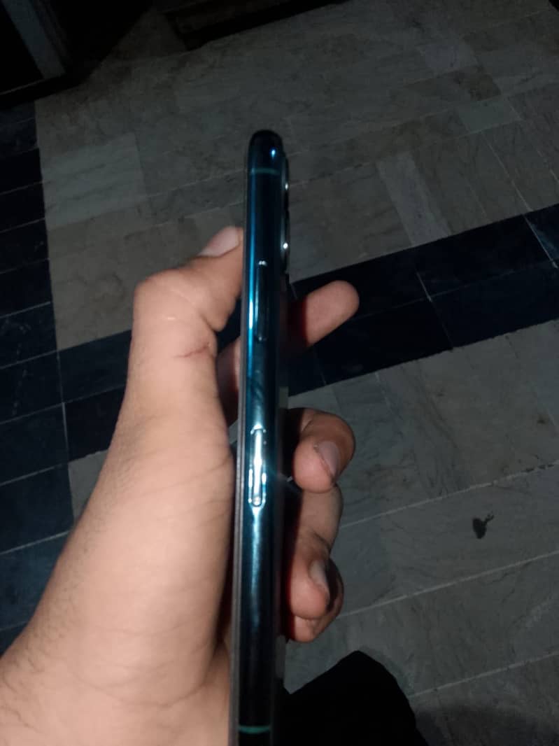 Apple iPhone 11 Pro 1