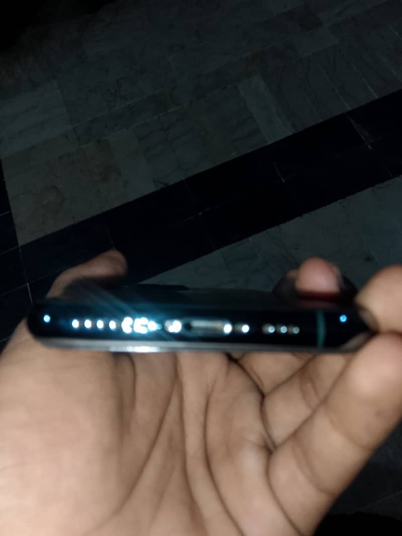 Apple iPhone 11 Pro 4