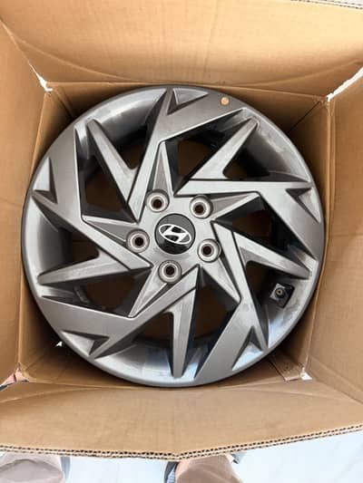 Hyundai Elantra original rims