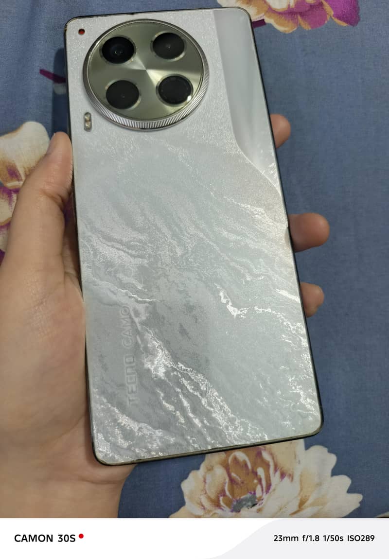 Tecno CAMON 30 7