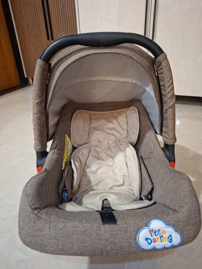 Little darling carry cot (used twice only)