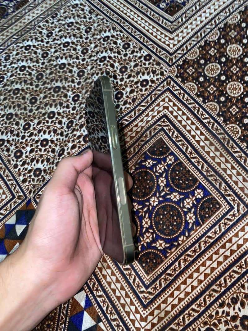 Apple iPhone 13 Pro 2