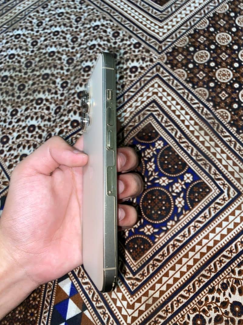 Apple iPhone 13 Pro 3