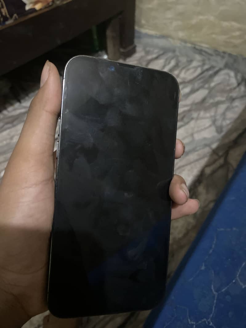 Apple iPhone 13 Pro Max 4