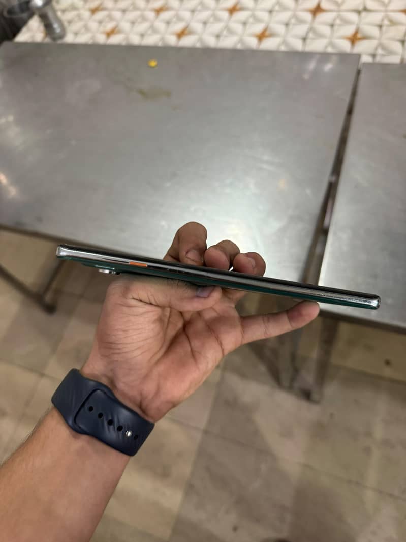 Tecno CAMON 40 Pro 1