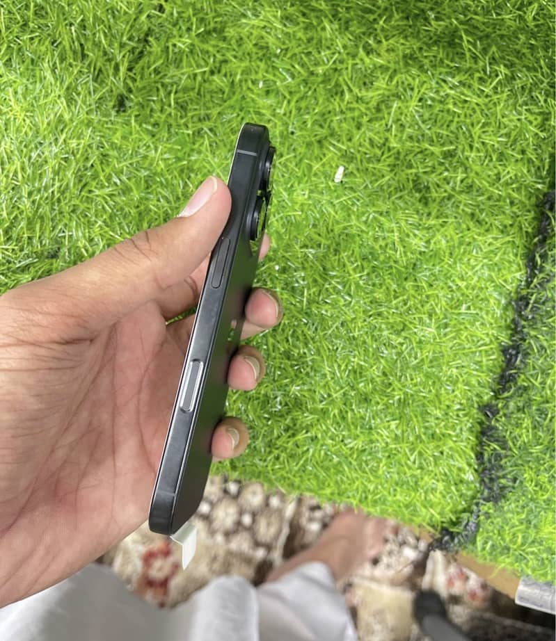 Apple iPhone 16 Pro 0