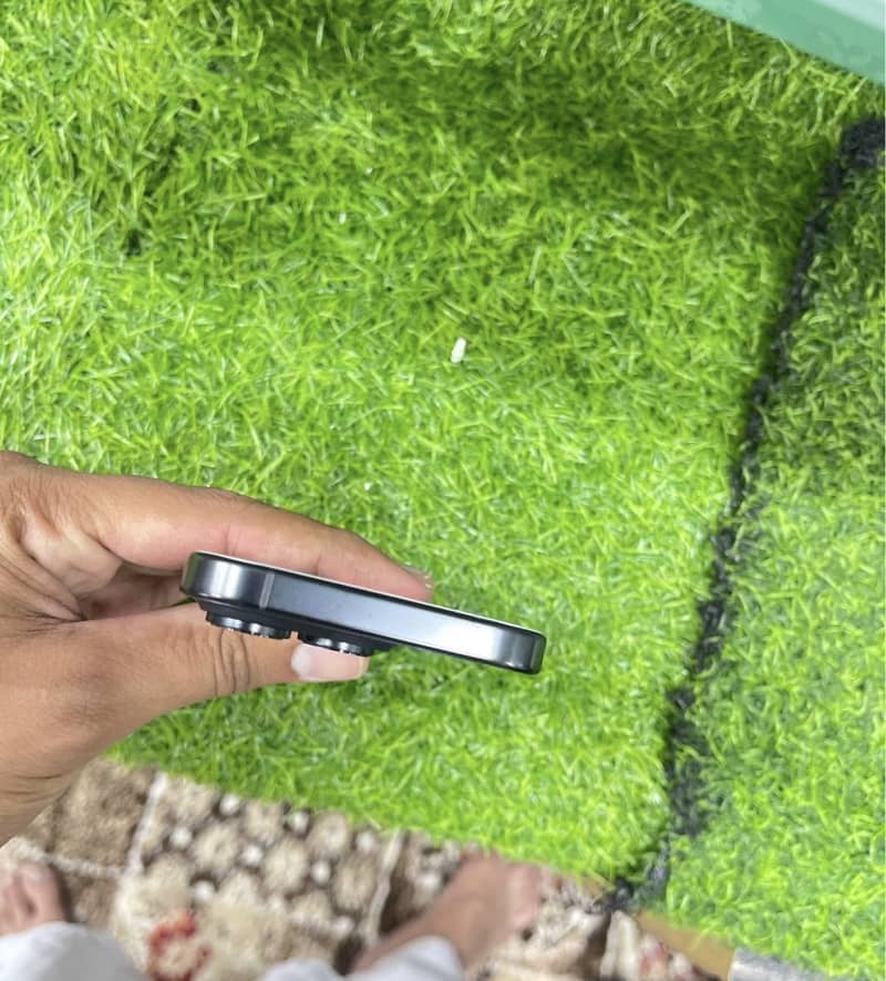 Apple iPhone 16 Pro 2