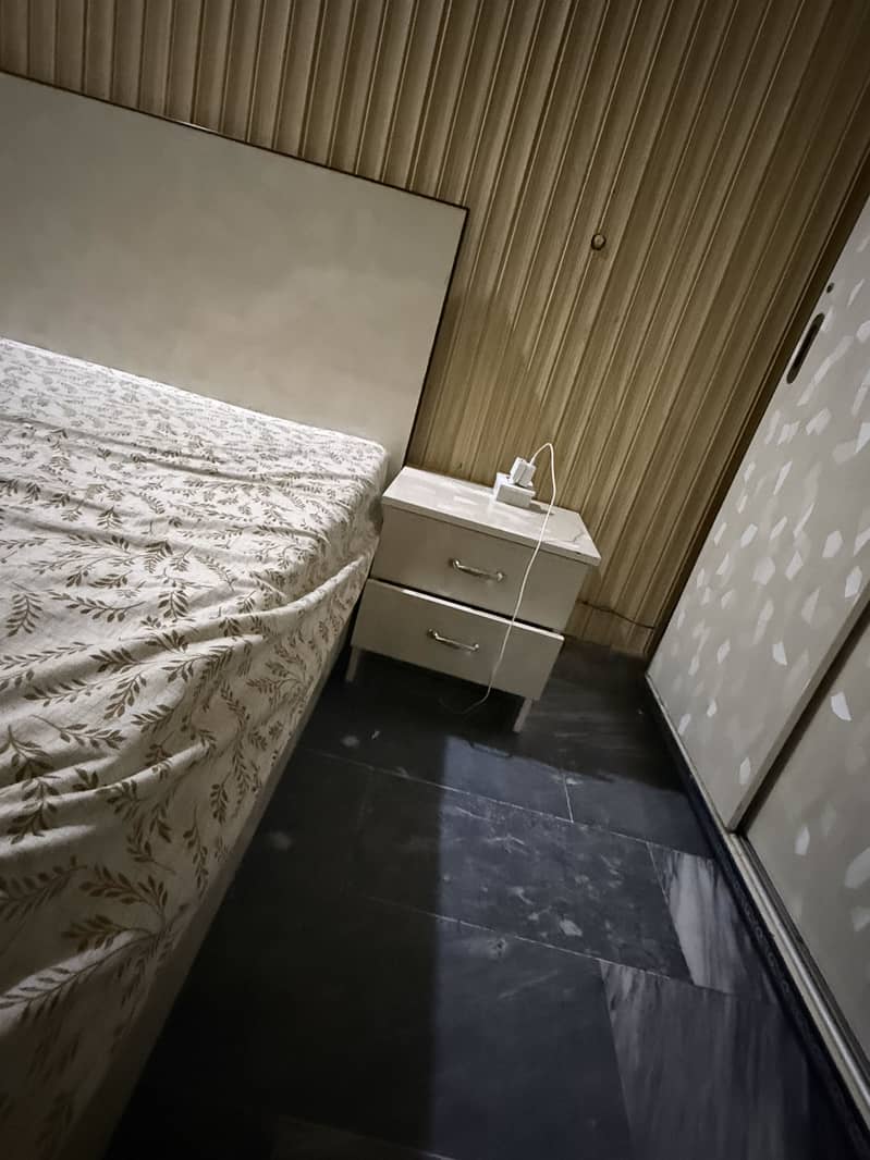 Modern and simple bed 1