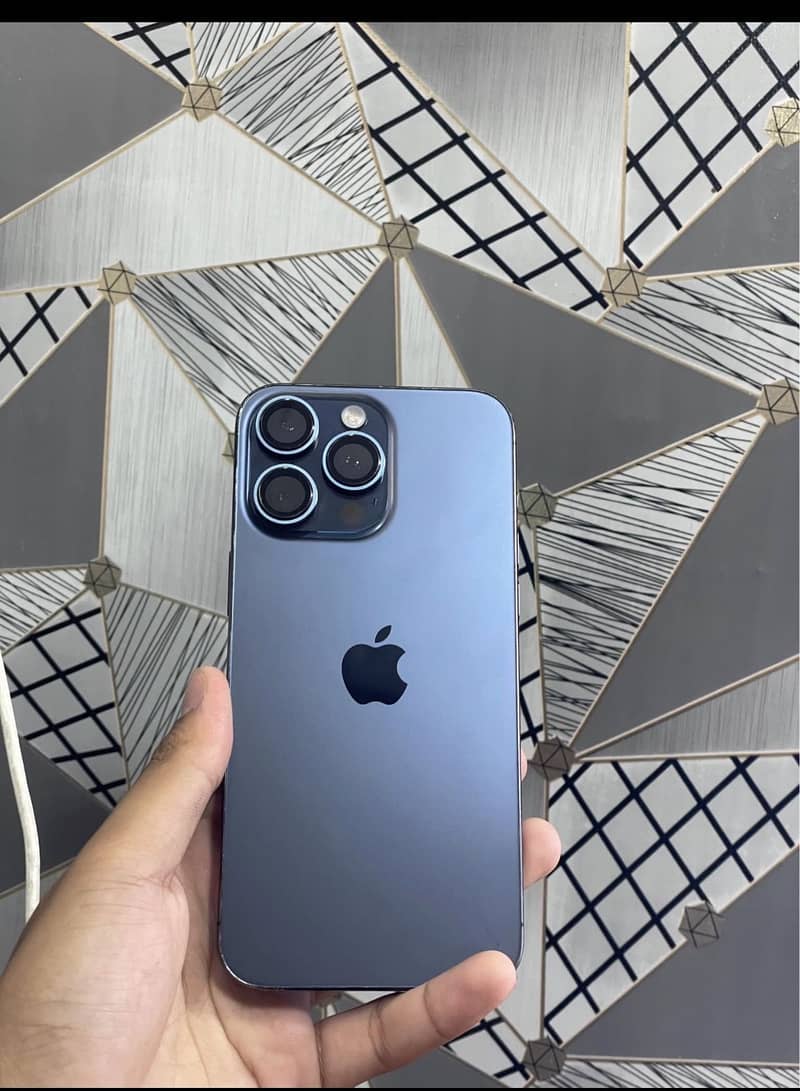 Apple iPhone 15 Pro Max 0