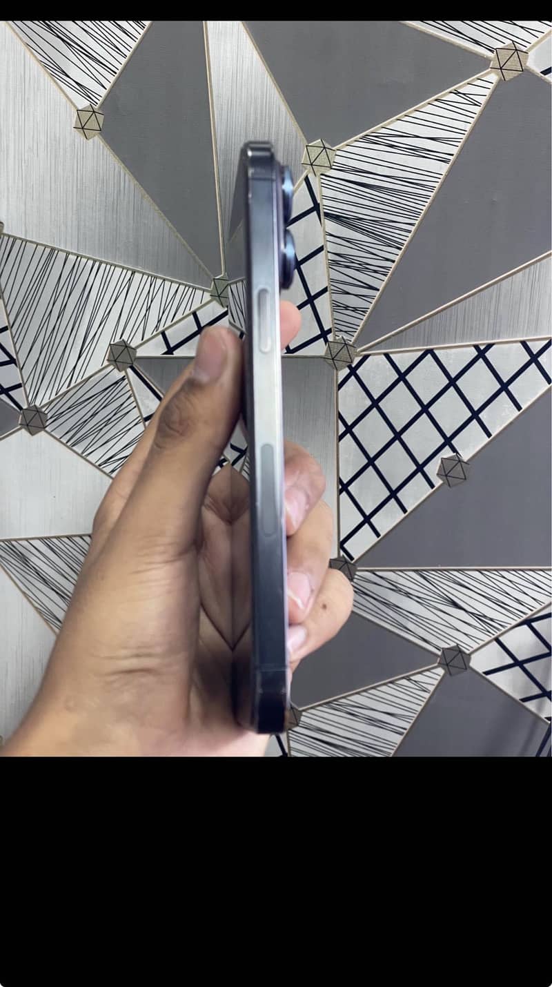 Apple iPhone 15 Pro Max 1
