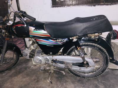 Bike bilkul ok hai engine wgra sub ok hai koi kam nhi hai
