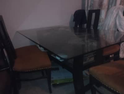 dining set 6 chairs and dining table no problem all in good condition