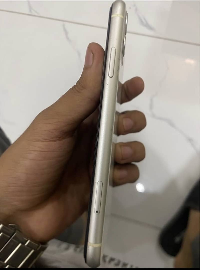 Apple iPhone 11 3