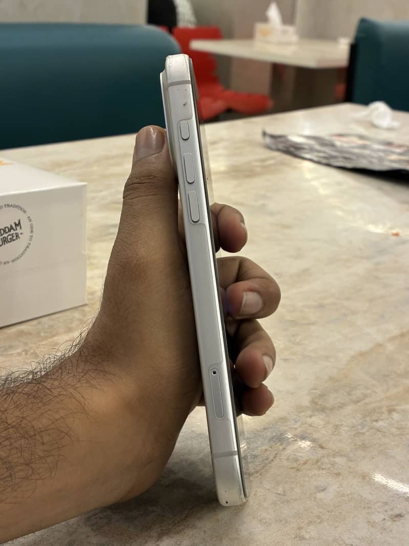 Apple iPhone 17 Pro Max 4