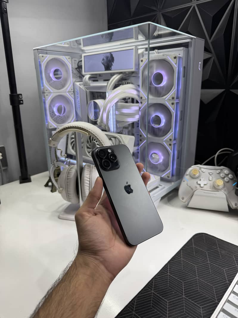 Apple iPhone 16 Pro Max 0