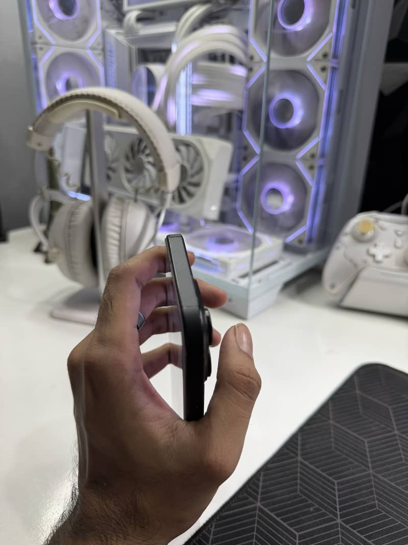 Apple iPhone 16 Pro Max 2
