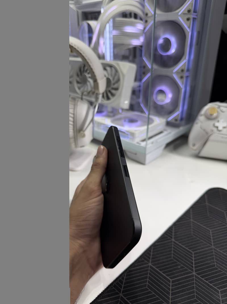 Apple iPhone 16 Pro Max 3