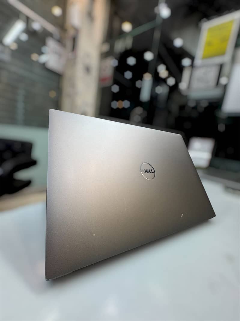 Dell Precision 5570 8