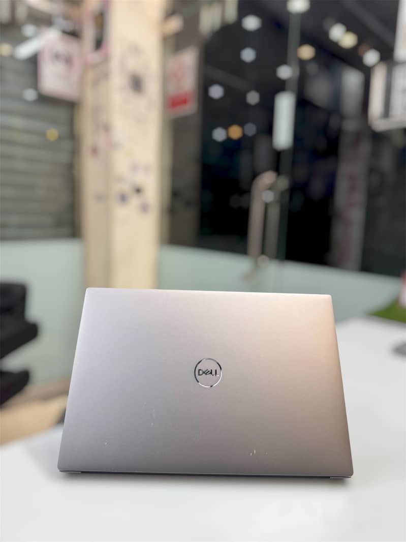 Dell Precision 5570 9