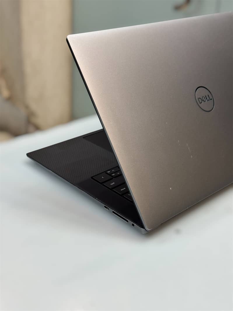 Dell Precision 5570 10