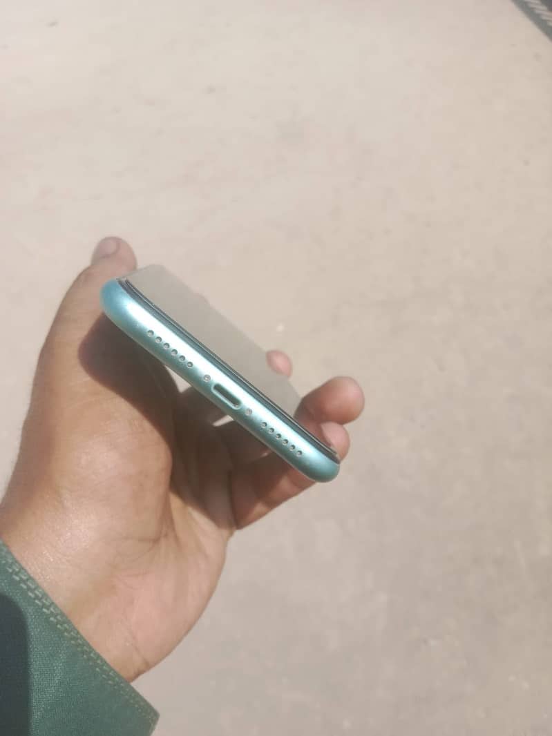 Apple iPhone 11 3