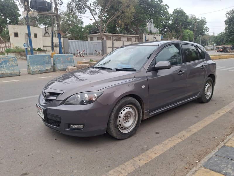Mazda Axela 1