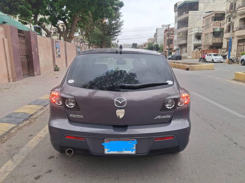Mazda Axela 4