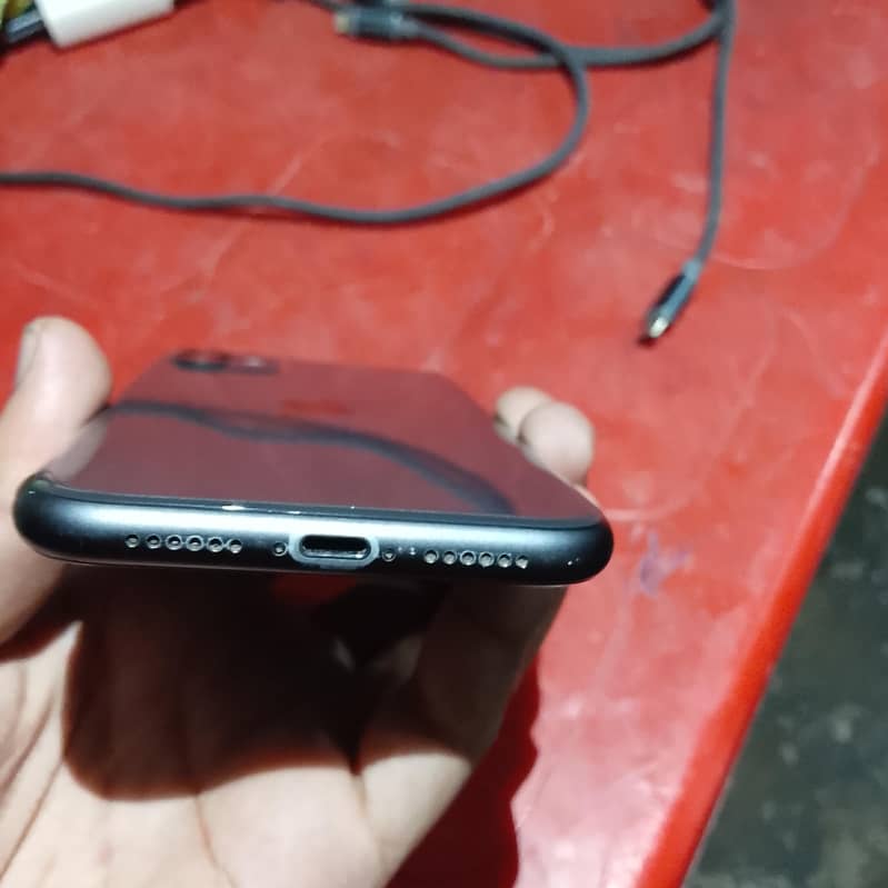 Apple iPhone 11 7