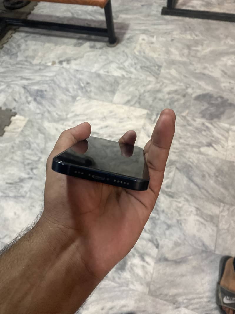 Apple iPhone 13 1