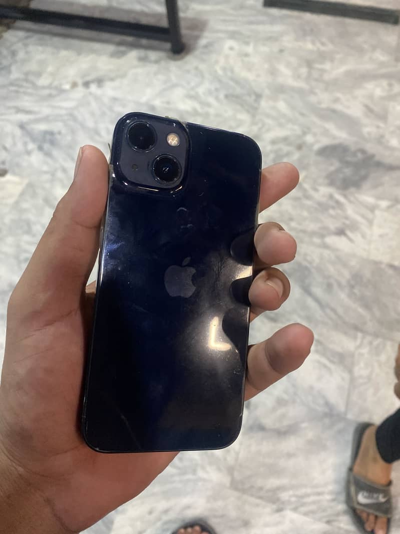 Apple iPhone 13 4